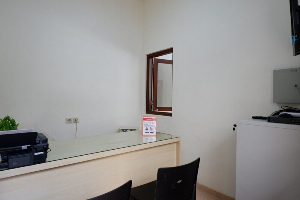 Фото RedDoorz near Alun Alun Kudus 2