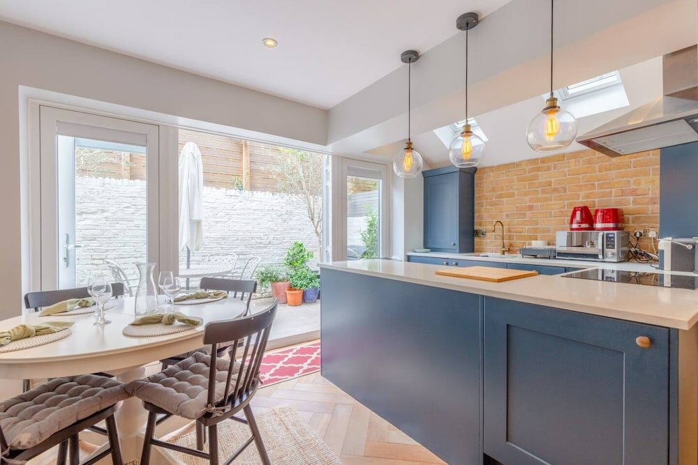 Фото Stylish 1 Bedroom Flat in Fulham With Patio