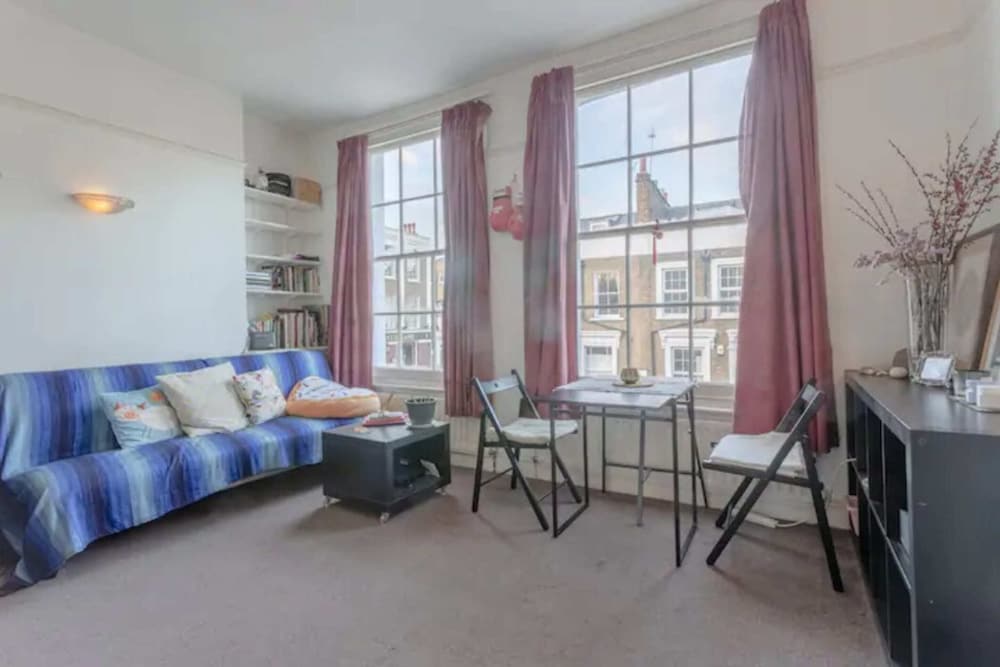 Фото Lovely Victorian Flat for 6 in Stoke Newington