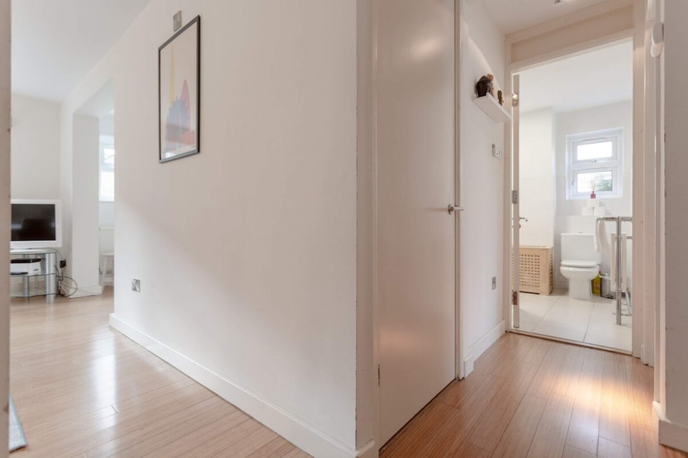 Фото Well Located 2 Bedroom 1 Bath in Elephant & Castle