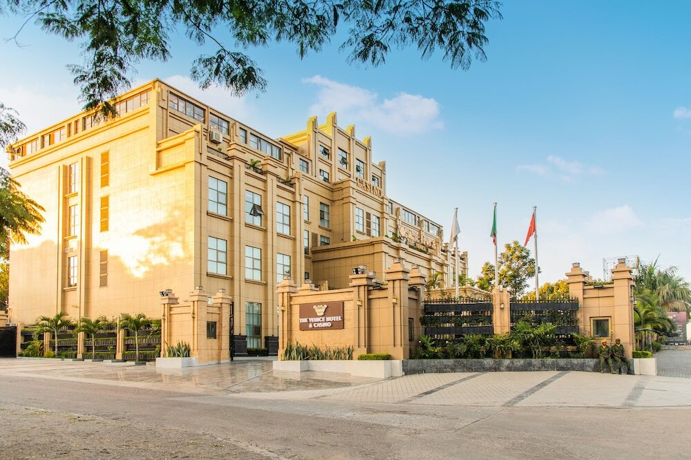 Фото отеля 1