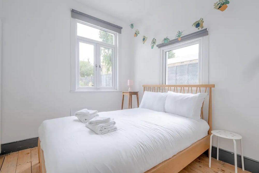 Фото Lovely 3 Bedroom Apartment in Clapton With Garden