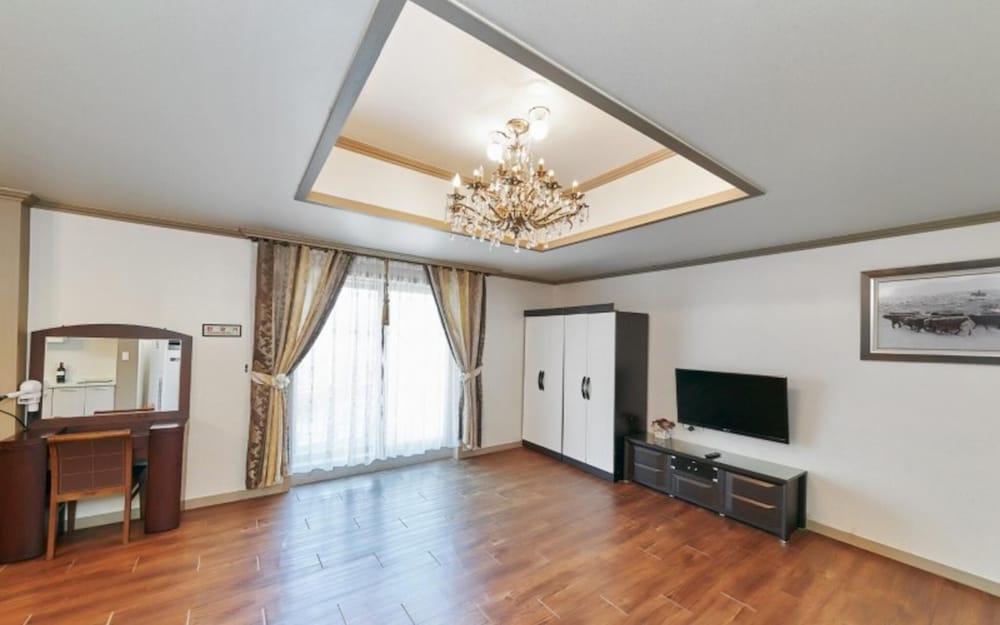 Фото Yeosu Expo Pension Hotel