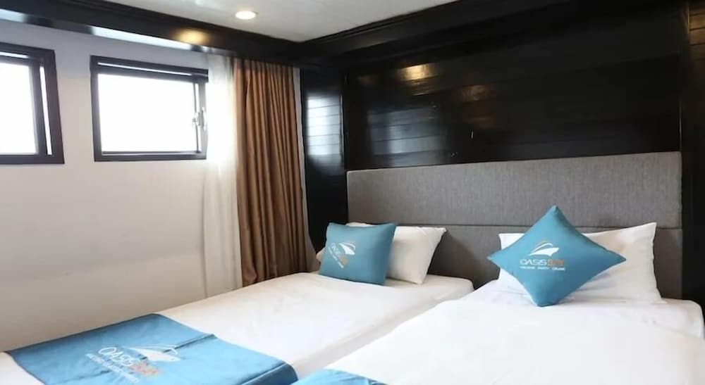 Фото Oasis Party Cruise