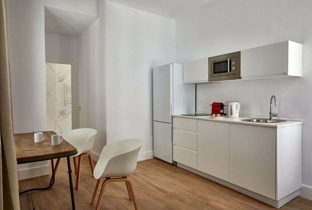 Фото Lodgingmalaga Plaza de la Constitución