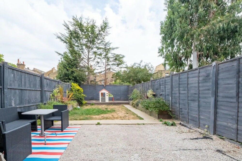 Фото Lovely 3 Bedroom Apartment in Clapton With Garden