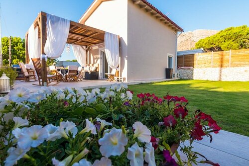 Гостиница Gorgeous Villa with Garden - Stavros Beach в Ставросе