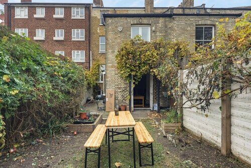 Gorgeous and Vibrant 3 Bedroom Apartment in London
