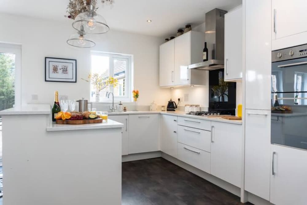 Фото 4 Bed-House Sleep 10-Parking-HotTub-Wifi