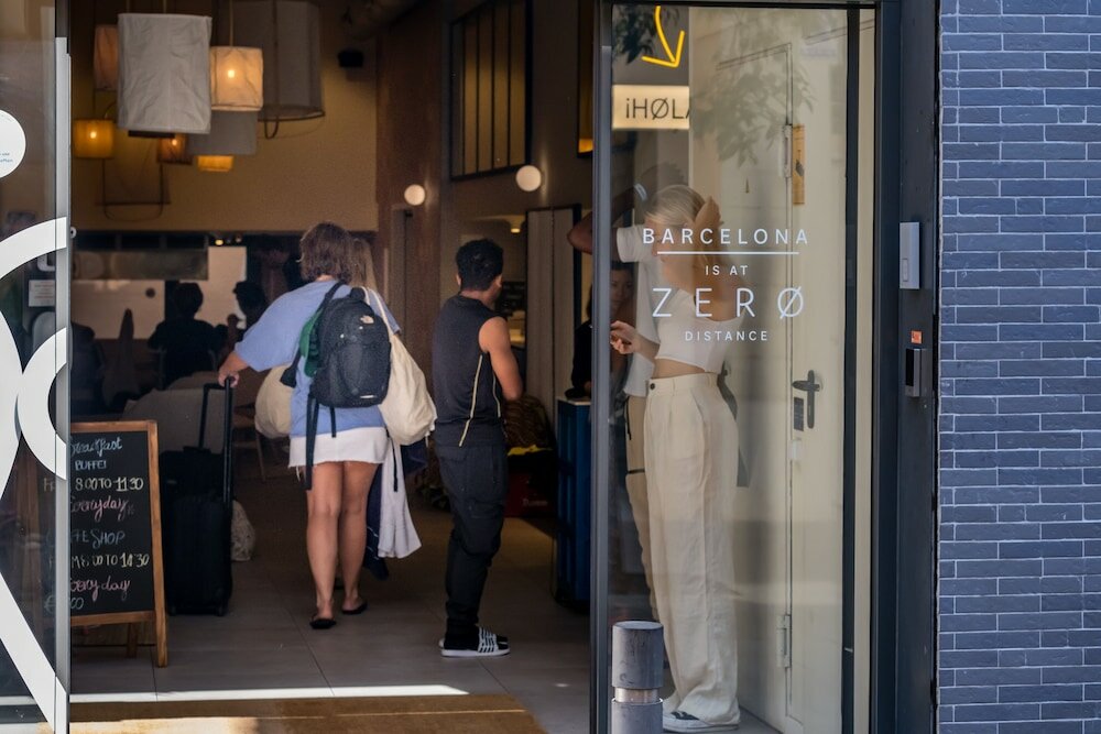 Фото Latroupe Poblenou Beach