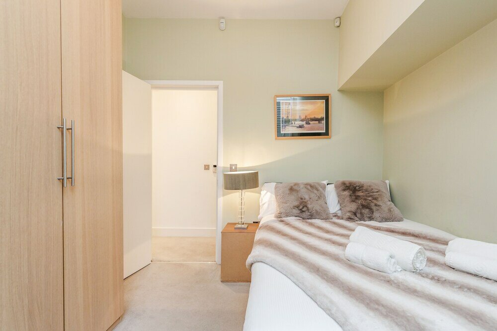 Фото Stylish 3 Bed 3 bath in Kens High St