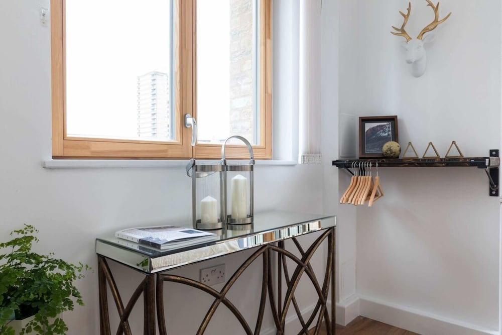 Фото Modern and Designed 2 Bedroom Apartment With Terrace Notting Hill