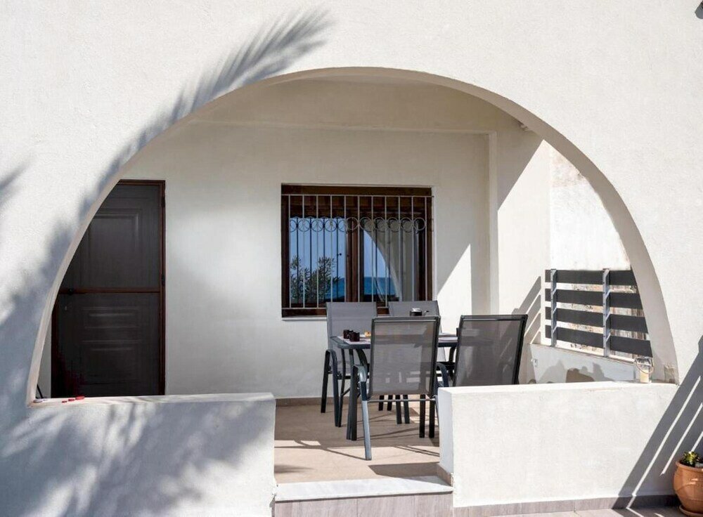 Фото Atalanti Seaside Junior Suites