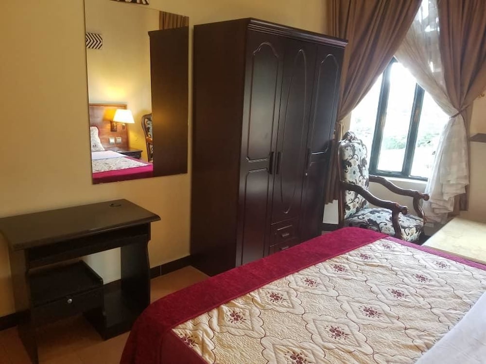 Фото Kingsmen Suites