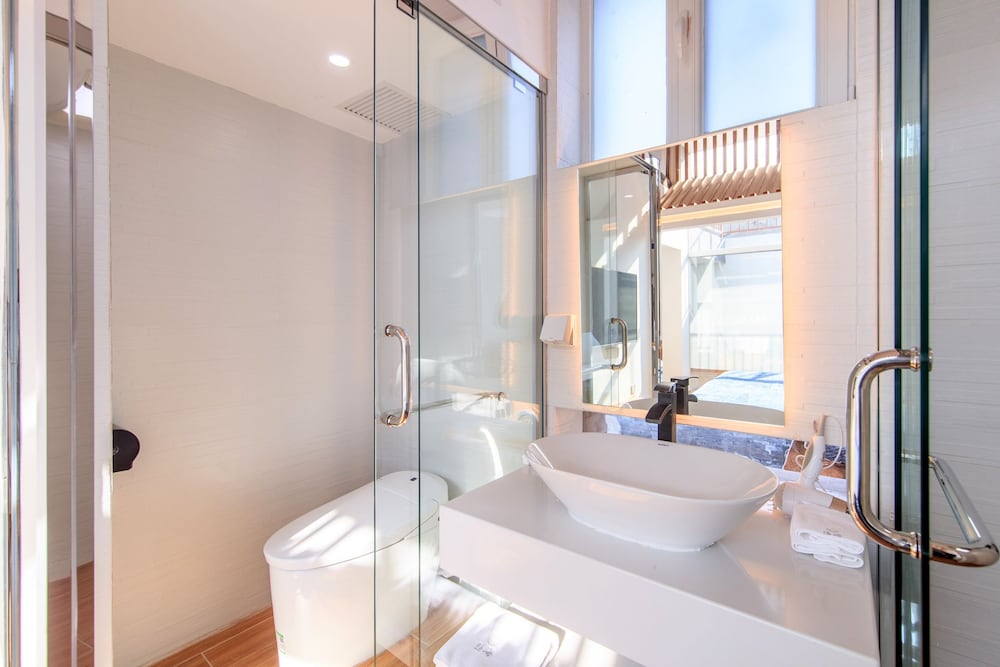 Фото Isvara Flowing Ocean Guesthouse