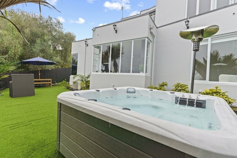 Гостиница High-end Modern Villa SPA Pool & Views в Окленде