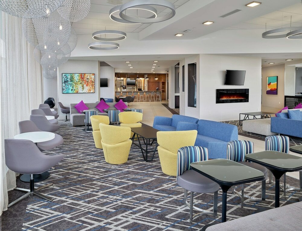 Фото DoubleTree by Hilton Edmonton Downtown