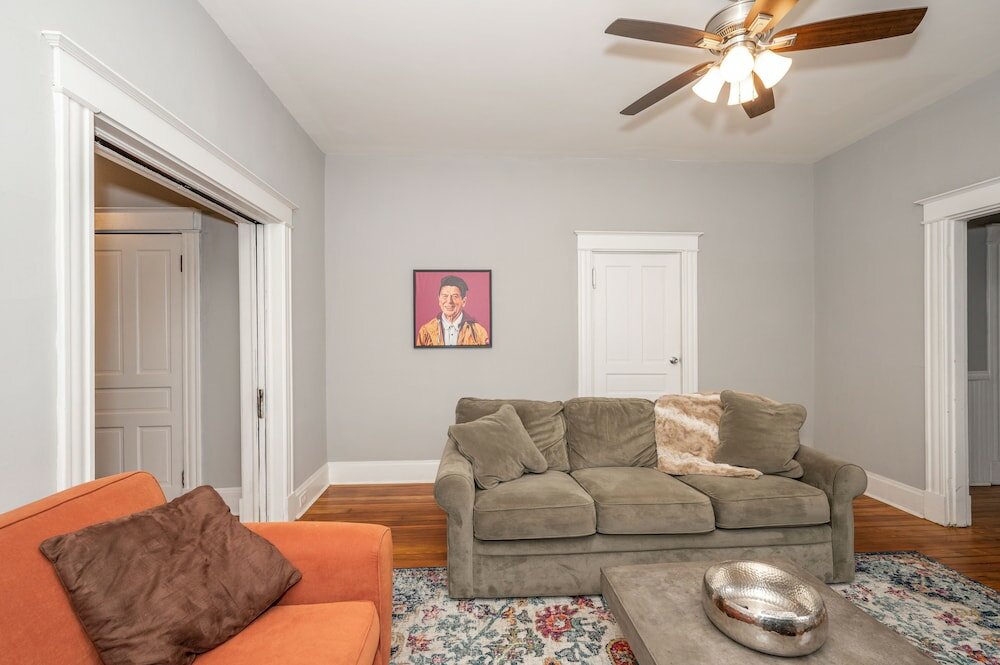 Фото Suites on Main 1