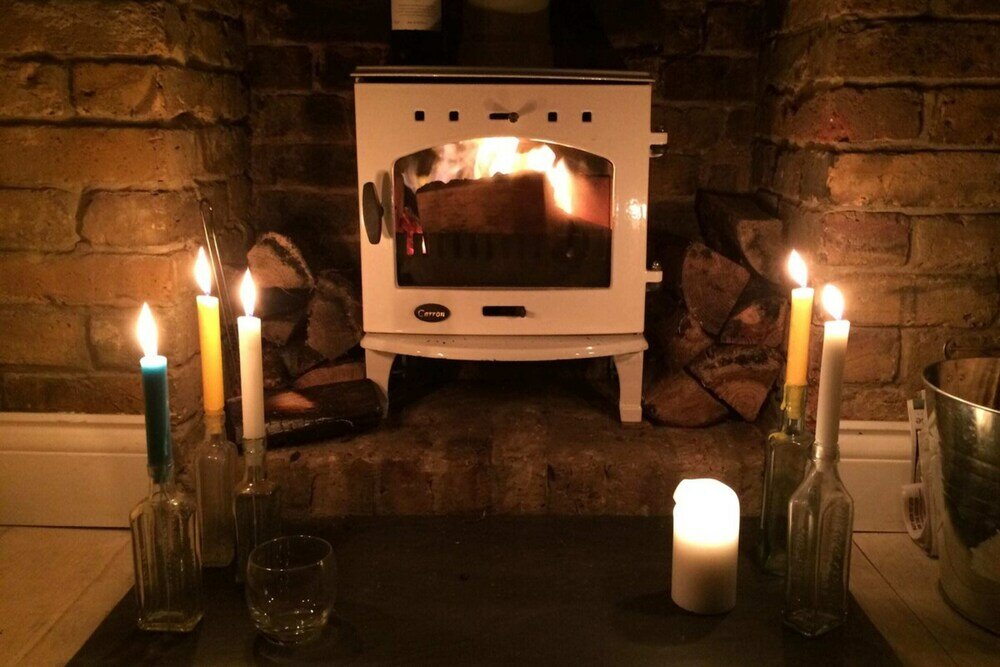 Фото Beautiful Canalside 1-bedroom Flat With Terrace