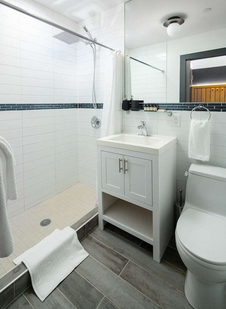 Фото Little Charlie Hotel