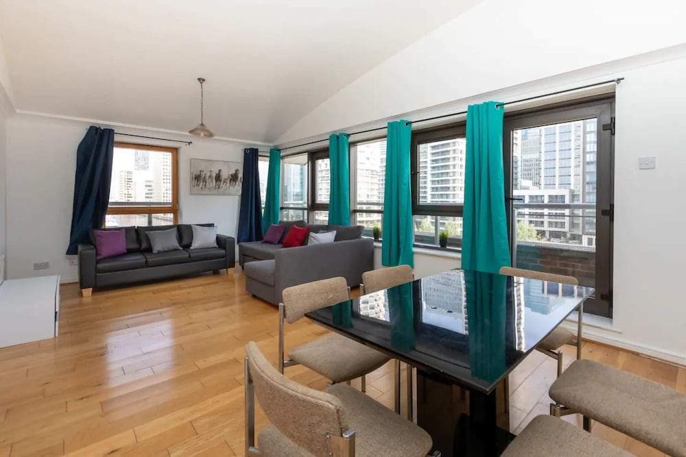 Фото Top Floor 1bd Flat With Balcony - Isle of Dogs
