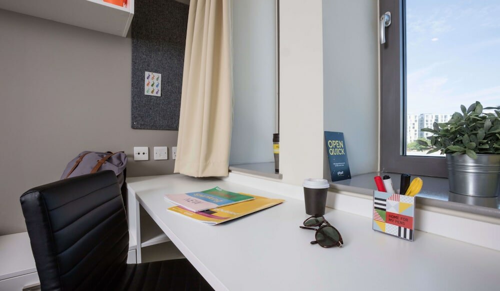 Фото Vibrant Rooms for Students Only - London
