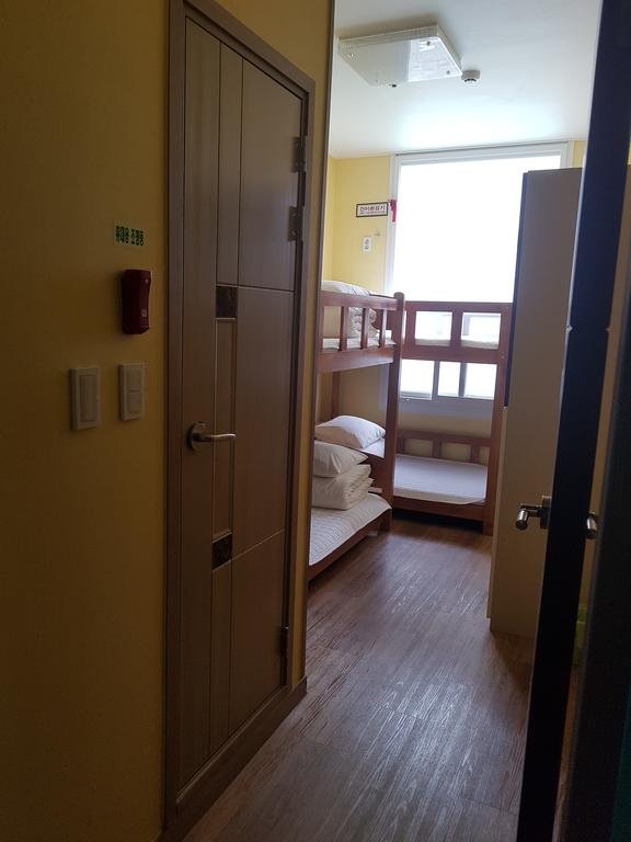 Фото Hyu+ Guest House - Hostel