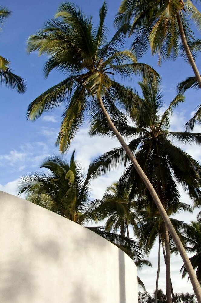 Фото Sanjis The Seaside Cabanas