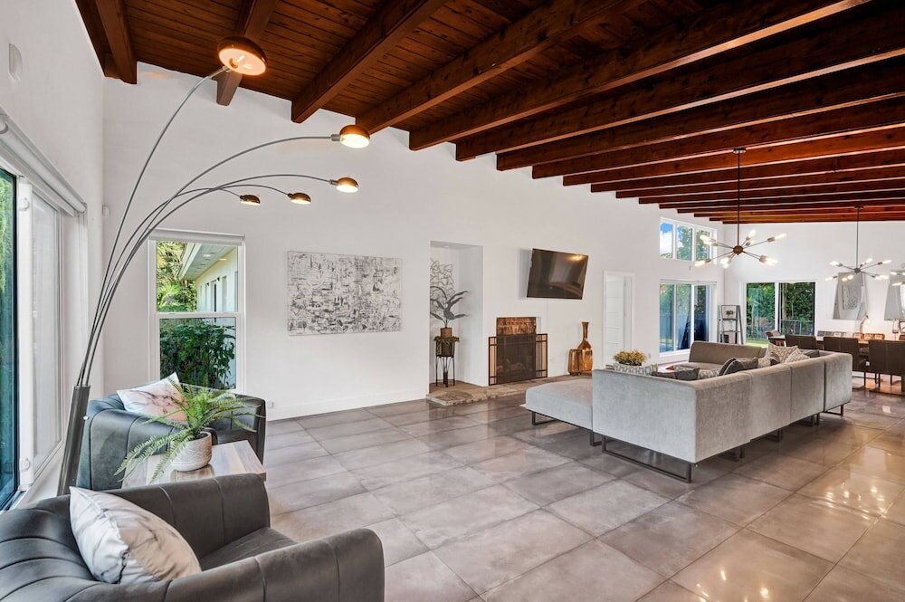 Фото Gorgeous 5br Home with Heated Pool