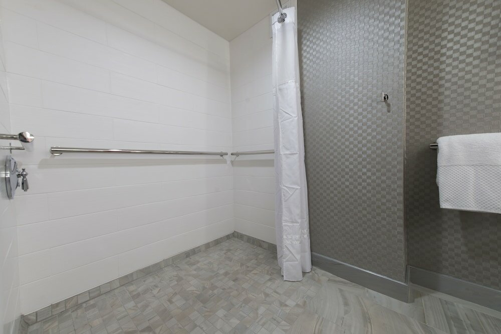 Фото DoubleTree by Hilton Winston Salem - University