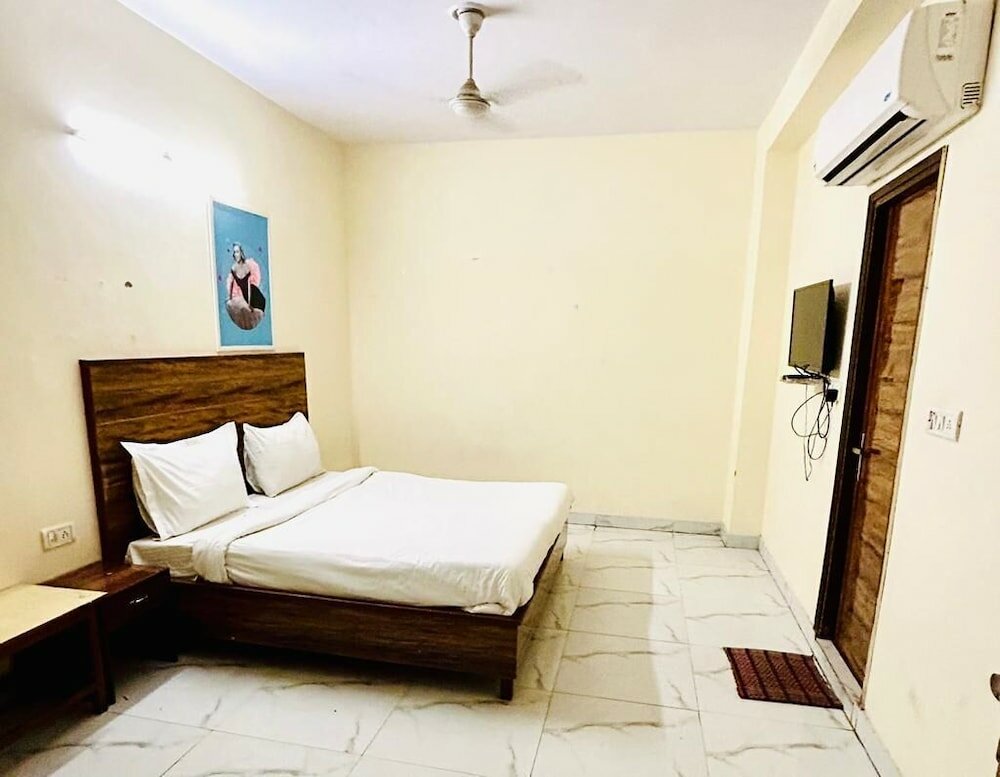 Фото Hotel Green Arrow Rohini