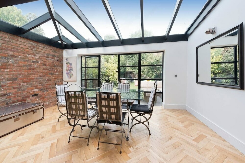 Фото Bright & Spacious 5 Bed House in Charming Putney