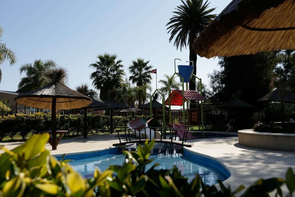 Фото Howard Johnson by Wyndham San Pedro Resort & Marina