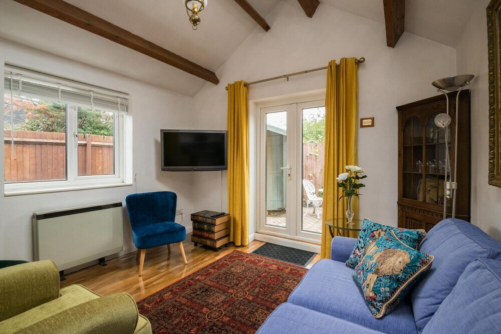 Фото Exclusive Home in Acton by Underthedoormat