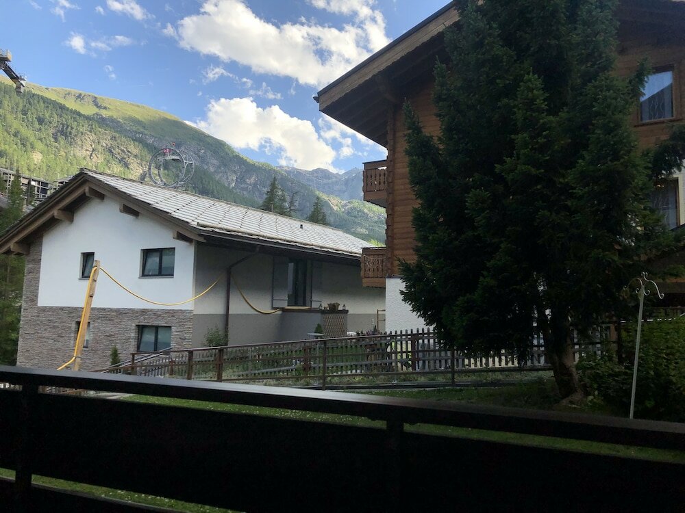 Фото Snowflake family apart. Ski in& out