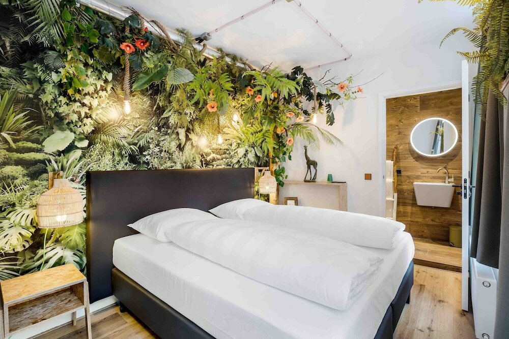 Фото The Monument Hotel