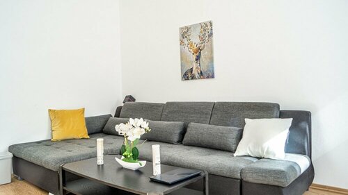 Гостиница Shared Modern Apartment Schönbrunn - Budget Chic Room в Вене