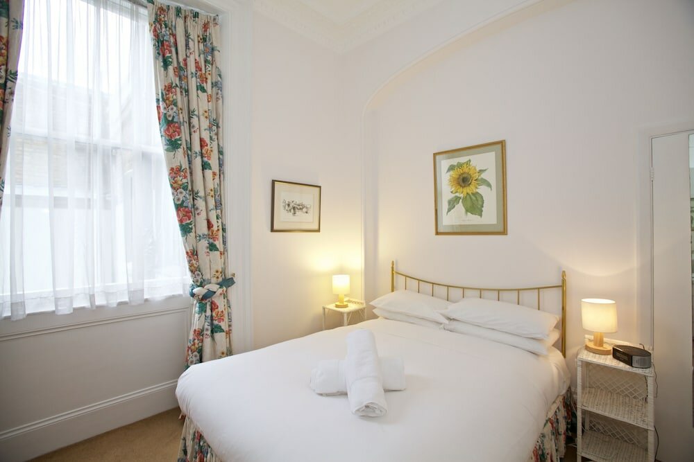Фото A Place Like Home - Two Bedroom Apartment in Knightsbridge