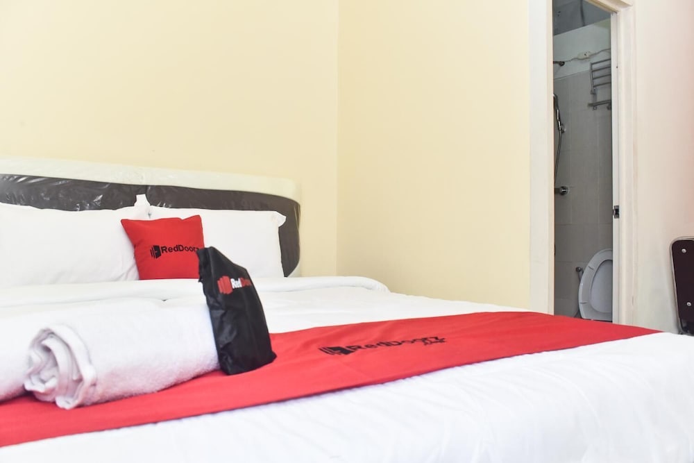 Фото RedDoorz Syariah near Exit Tol Waru