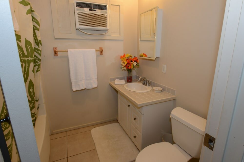 Фото Waimanalo Beach Cottages