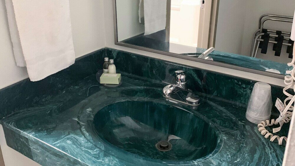 Фото Royal Inn Rockville