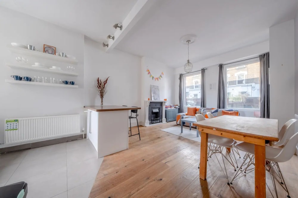 Фото Lovely 3 Bedroom Apartment in Clapton With Garden