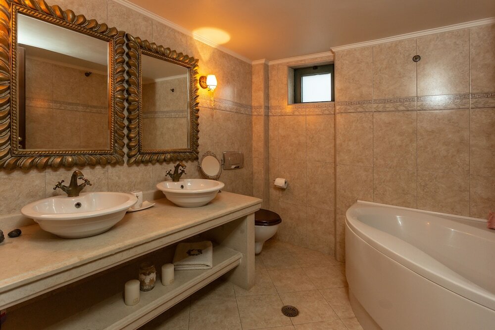 Фото Luxury Villa Golden Crest with pool