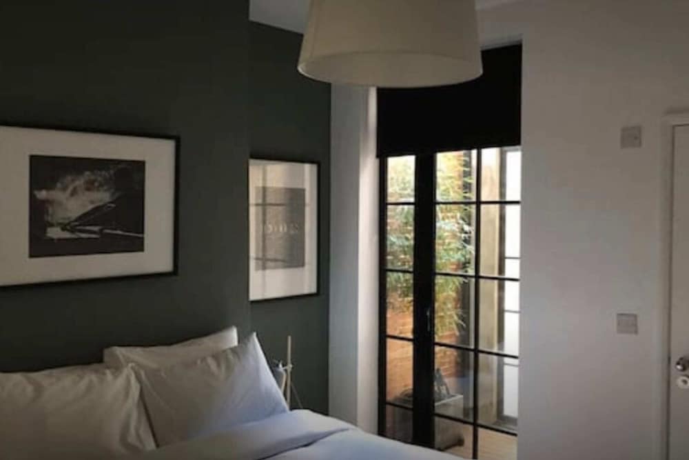 Фото Stylish Newly Refurbished 2 Bedroom Flat With Terrace