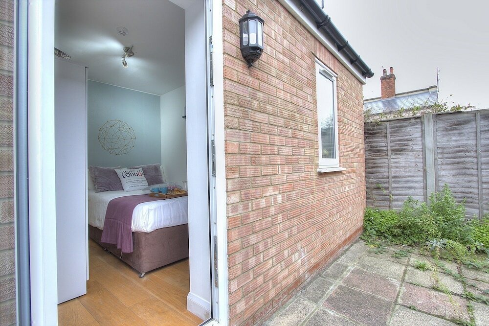 Фото R1 Medium Studio