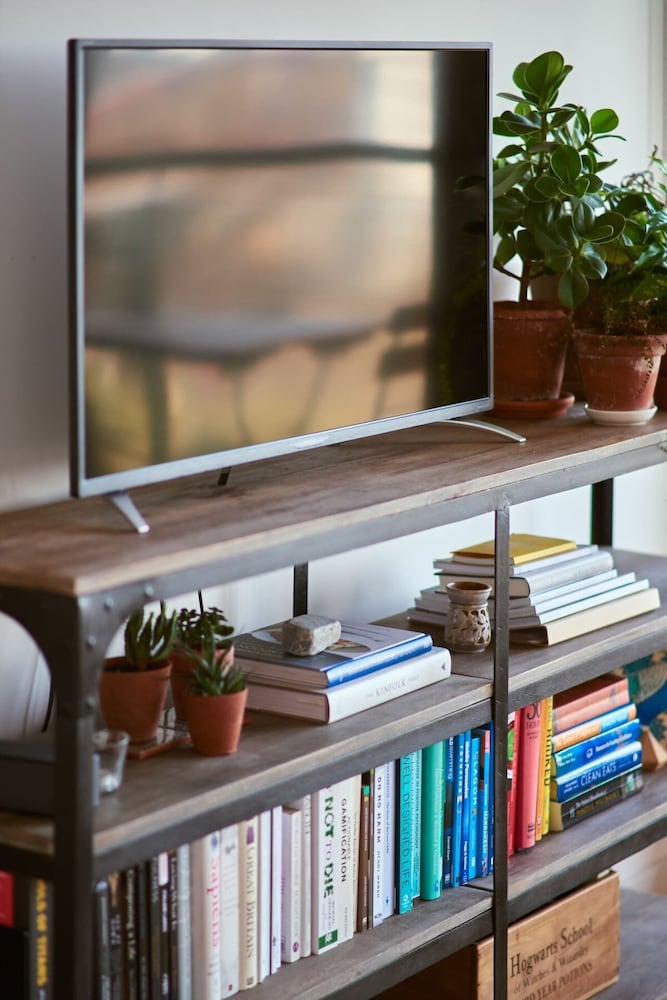 Фото Beautiful 1 Bedroom With Balcony Near Mile End