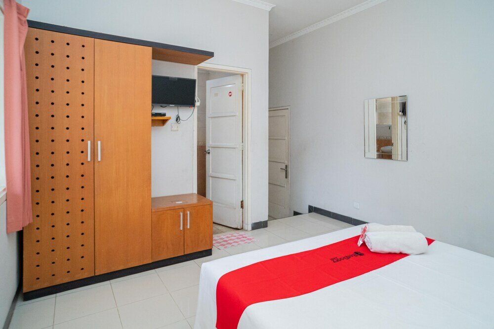 Фото RedDoorz near Rumah Sakit Baptis Kediri
