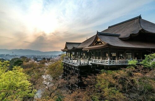 Внешний вид отеля DoubleTree by Hilton Kyoto Higashiyama в Киото, фото 2
