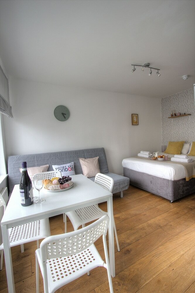 Фото R2 Medium Studio