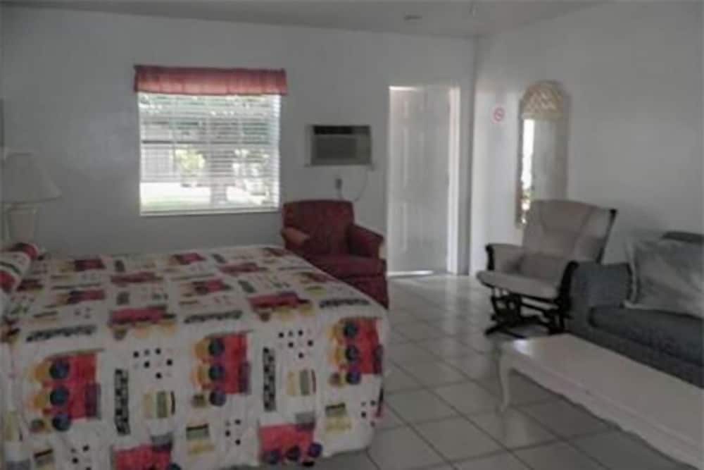 Фото Richard's Motel Extended Stay